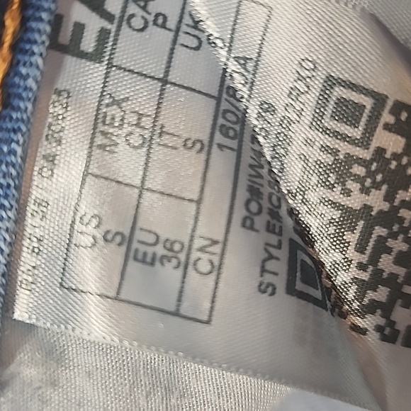 Guess Jean Miniskirt - Picture 7 of 7